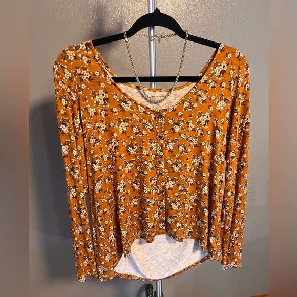 American Eagle Outfitters Tops - AE top Bundle & save 30% off 2+ items​​​